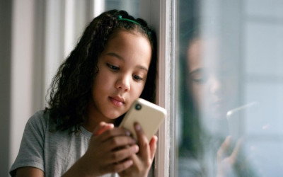 Pemerintah Bakal Batasi Usia Anak Main Medsos, Pakar: Ajarkan Juga Literasi Digital